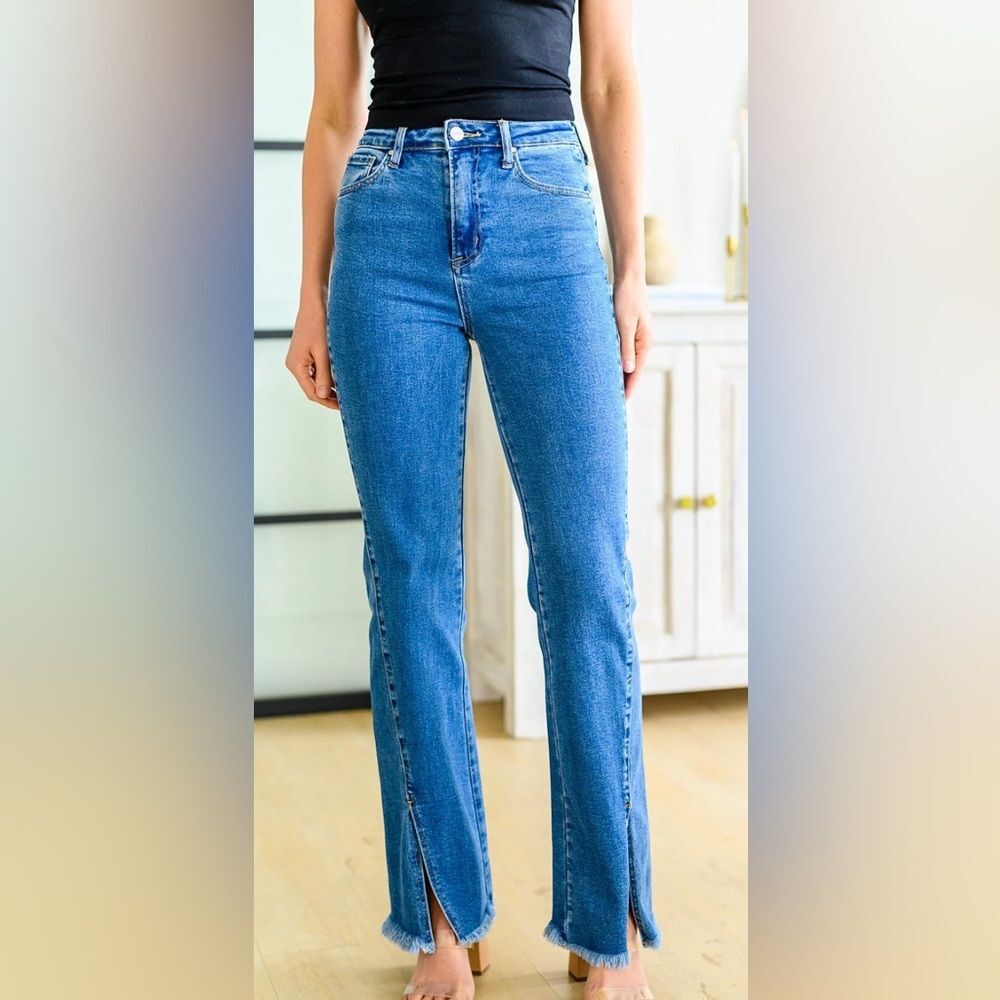Risen Caitlin High Rise Split Hem Straight Leg Jeans 29/33